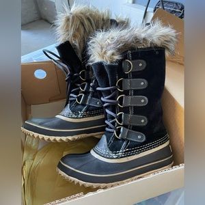 Sorel Joan of Arctic Boots size 6